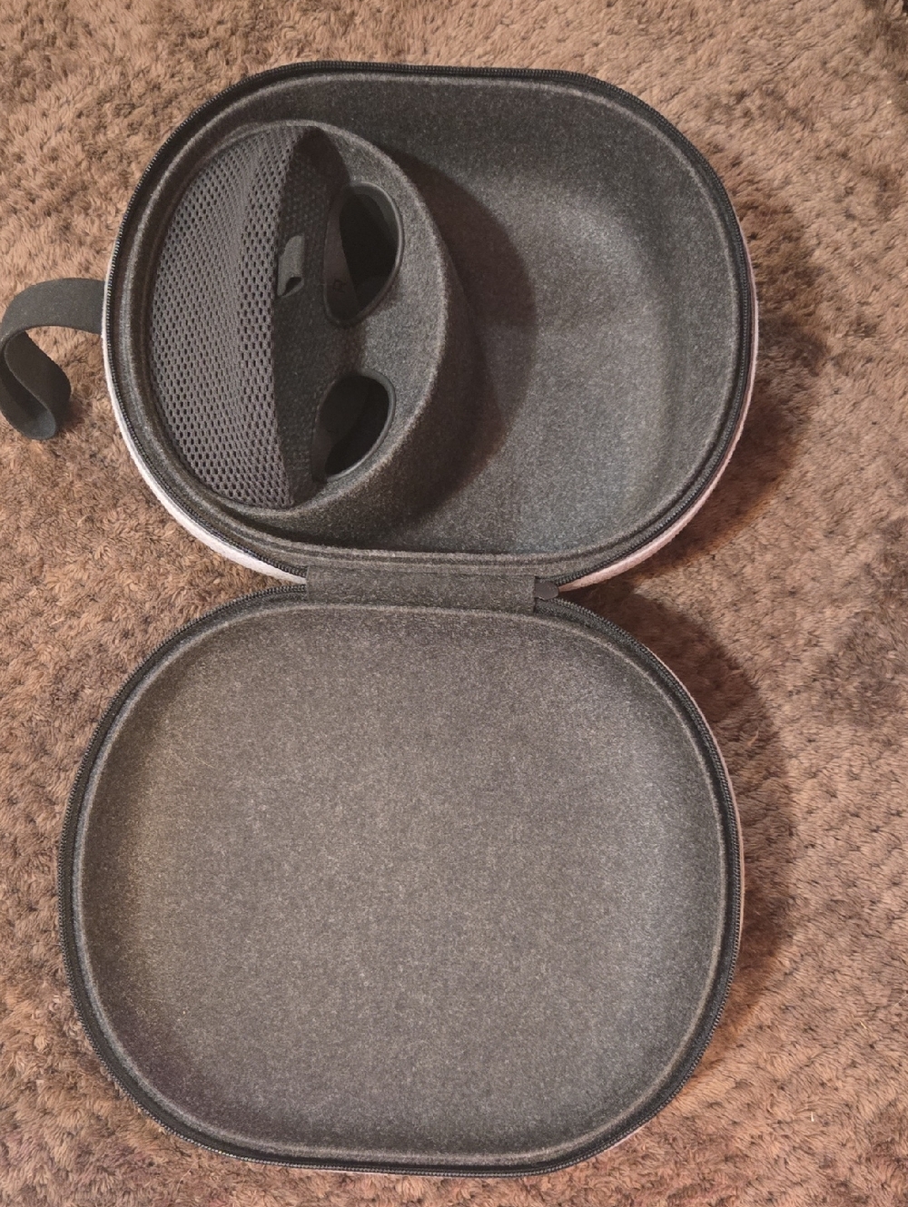 Protective Black VR Meta Quest 3/3s Headset Carrying Case